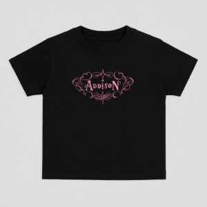 un mechón de pelo baby tee